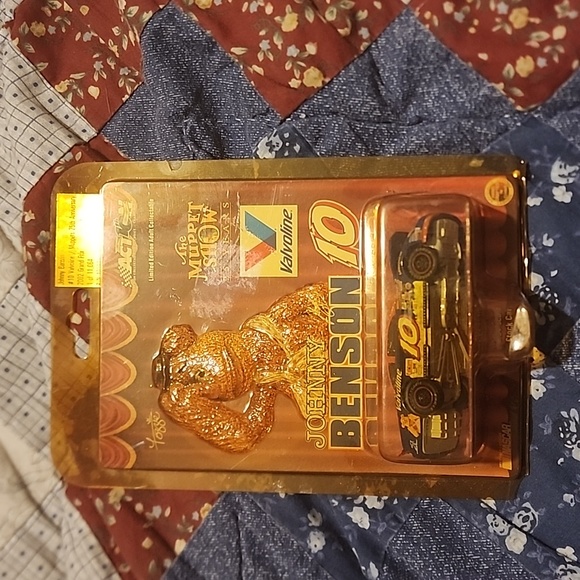 Johnny Benson #10 Valvoline The Muppet Show 25th Anniversary Fozzie Bear Car - Picture 1 of 5